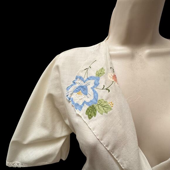 Vintage 1970s White Embroidered Robe Prairie 32 m” Bust Sears Fashion Place - Picture 7 of 16
